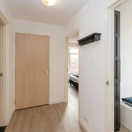 Lovely In With Many Facilities Within Walking Distance Appartamento
