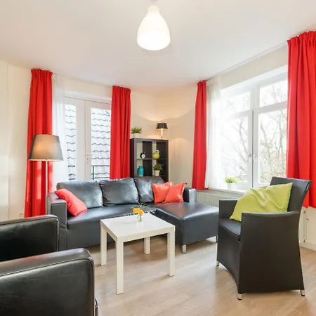 Lovely In With Many Facilities Within Walking Distance Appartamento