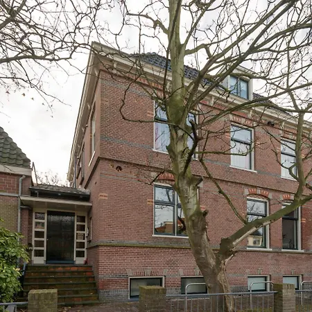 Lovely In With Many Facilities Within Walking Distance