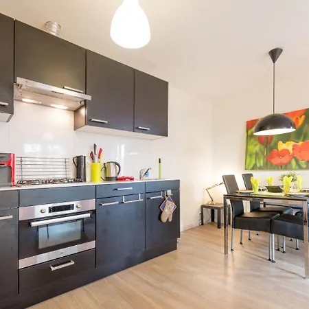 Lovely In With Many Facilities Within Walking Distance